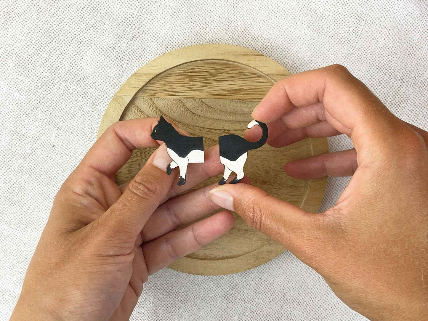 Paired Brooches: Splitted Cat